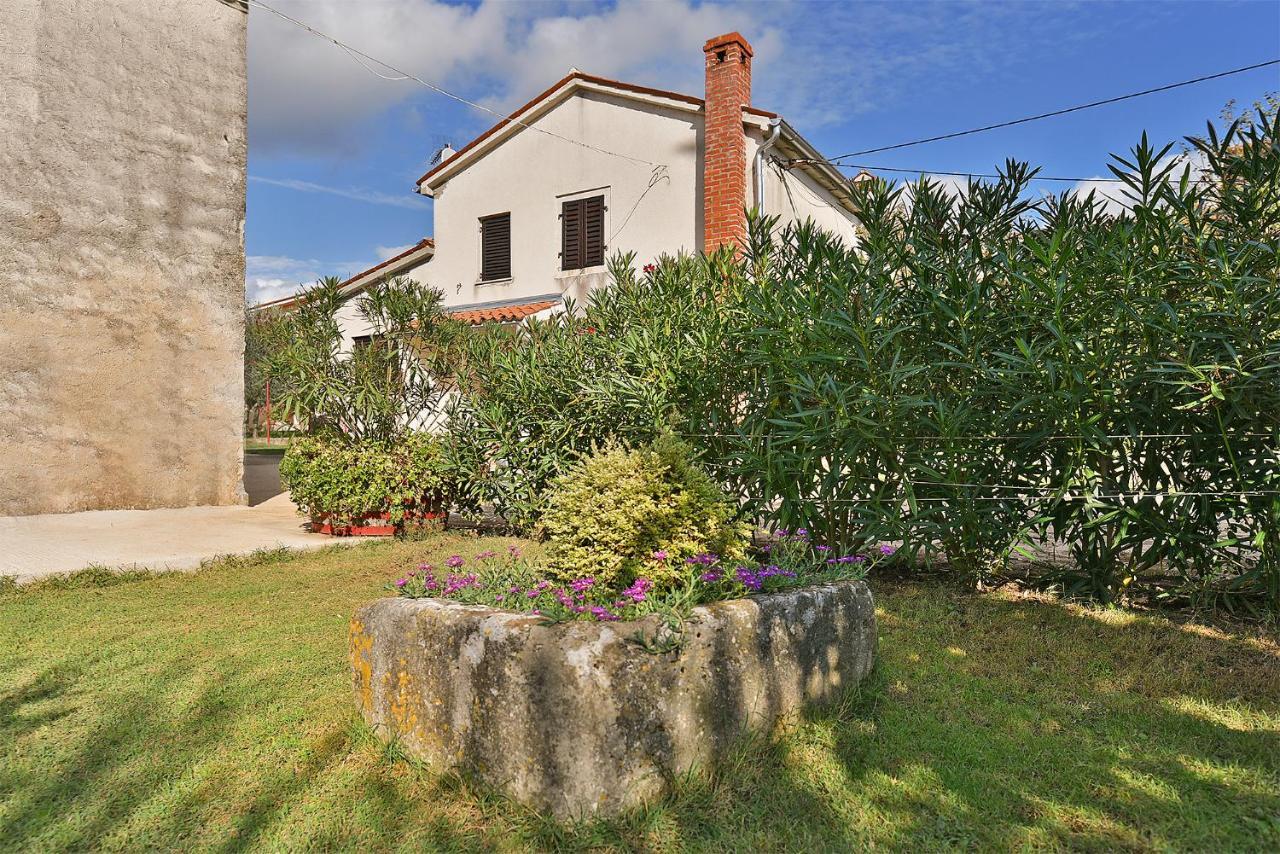 House Monteci 1378 Galižana Exterior foto