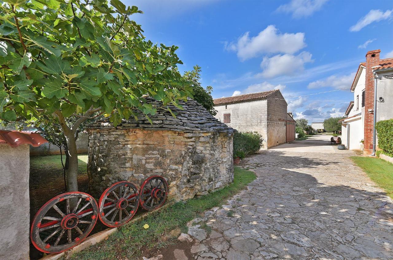House Monteci 1378 Galižana Exterior foto