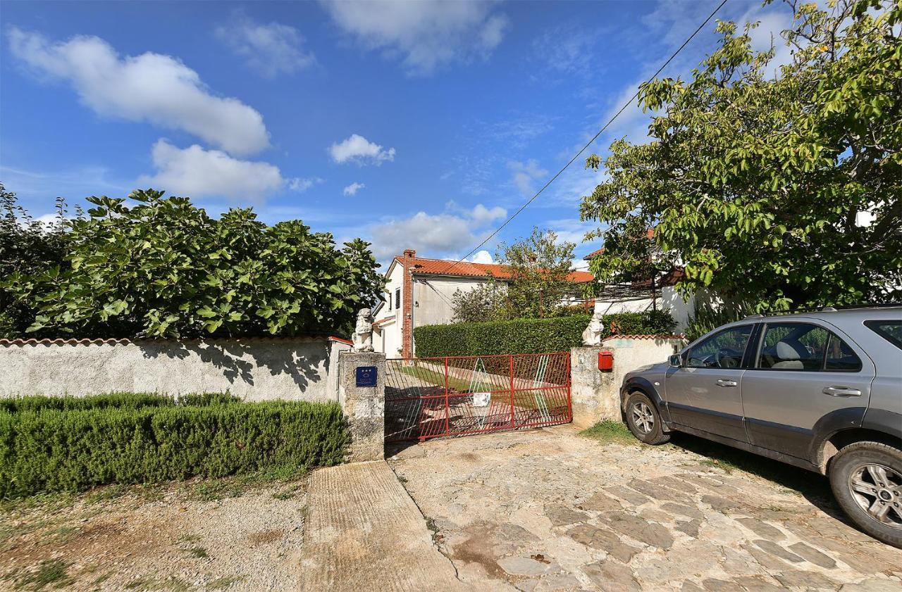 House Monteci 1378 Galižana Exterior foto